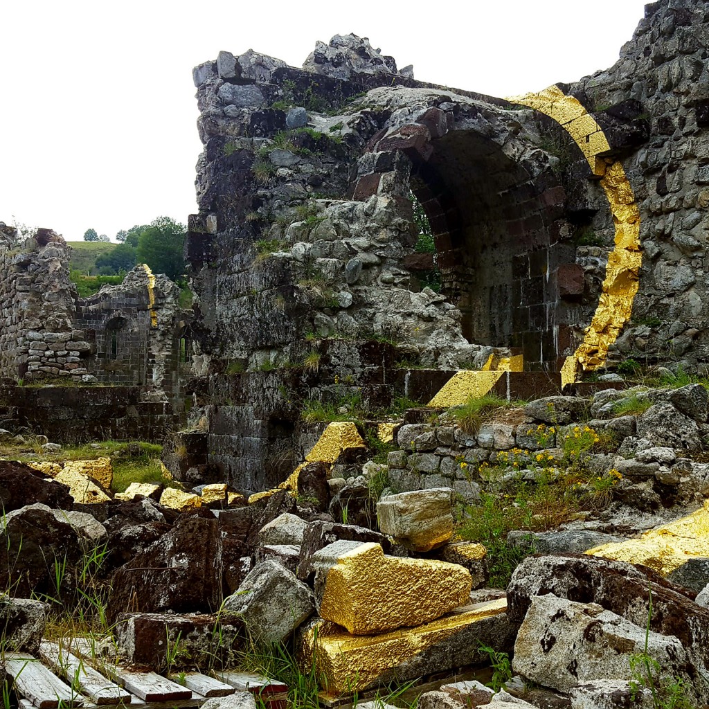 Le Partage des eaux - L'Abbaye de Mazan par Felica Varini