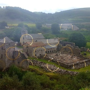 Le Partage des eaux - L'Abbaye de Mazan par Felica Varini